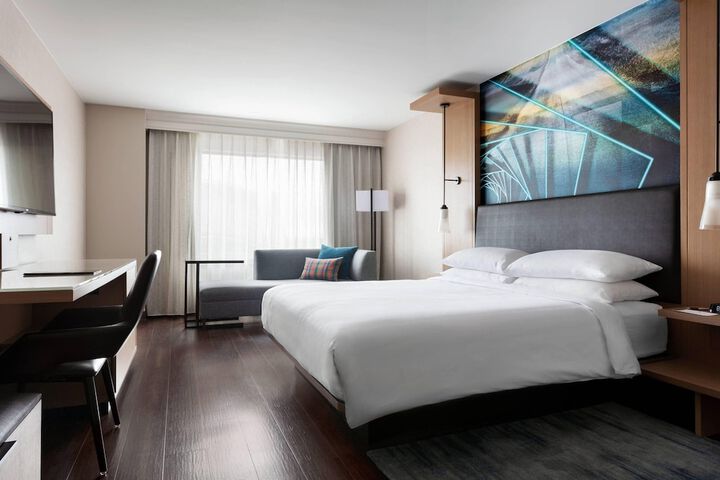 Room 14 of 80
