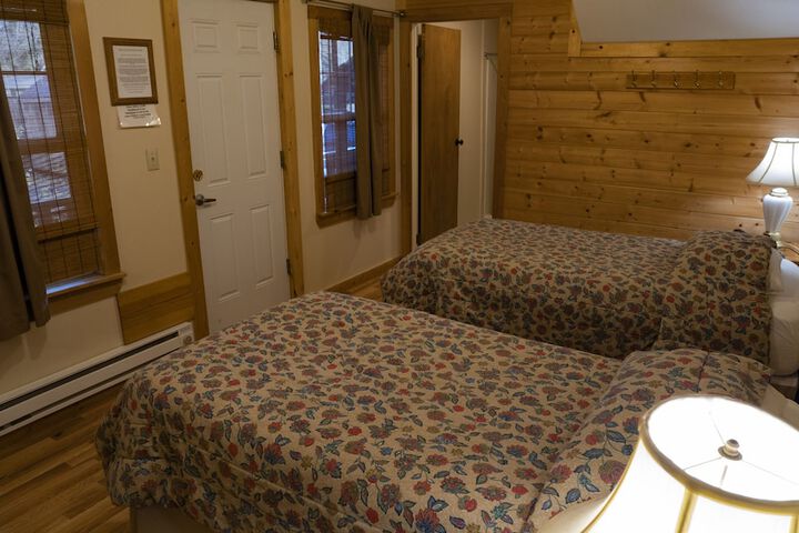 Whittakers Motel & Historic Bunkhouse