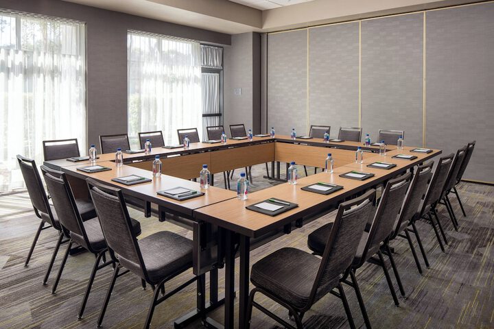 Courtyard by Marriott Richmond / Berkeley