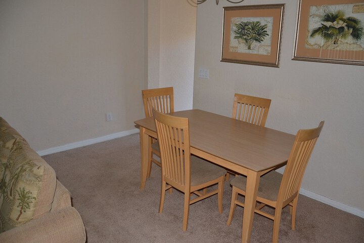 Room 6 of 9