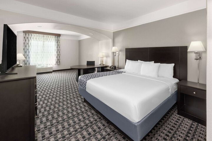 La Quinta Inn & Suites by Wyndham Deer Park