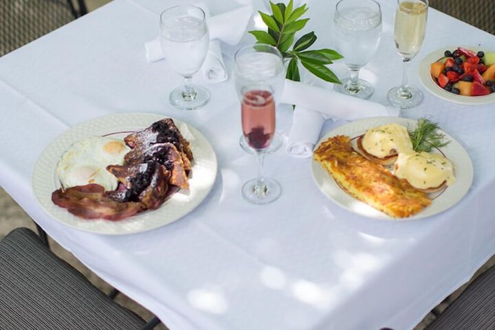 Dining 46 of 76