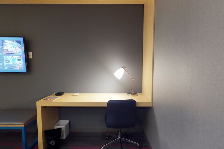 Room 13 of 38