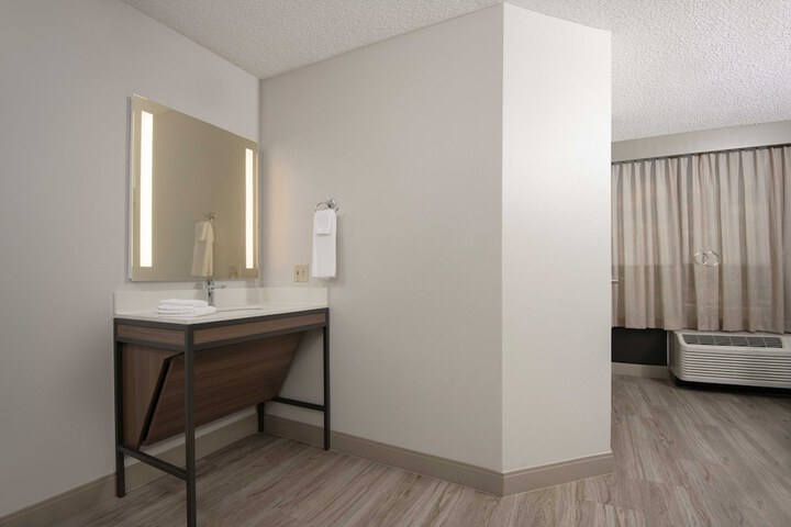 Room 10 of 24