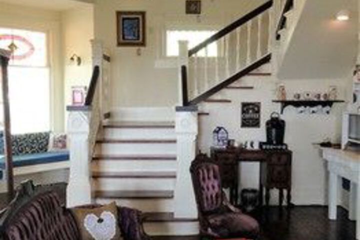Munzesheimer Manor Bed & Breakfast