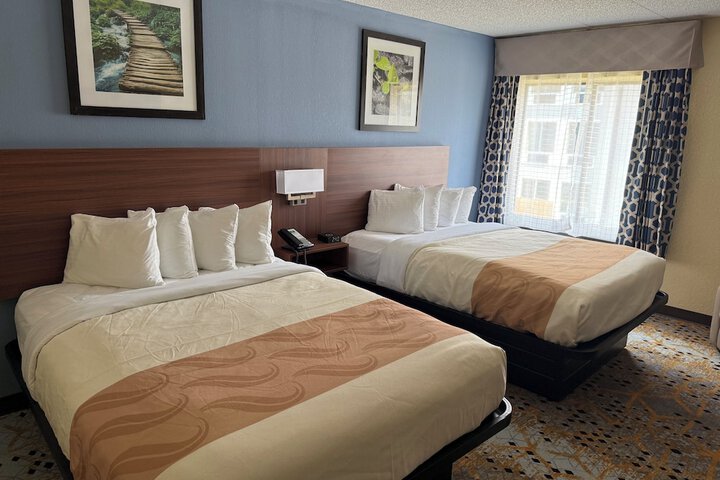 Holiday Lodge Hotel & Conference Center