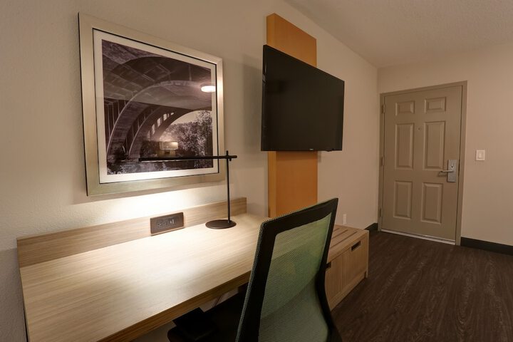 Room 13 of 21
