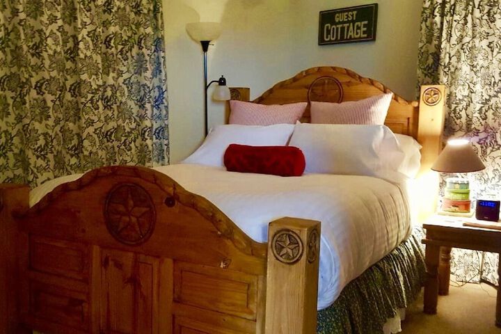The Old Liberty Schoolhouse B & B
