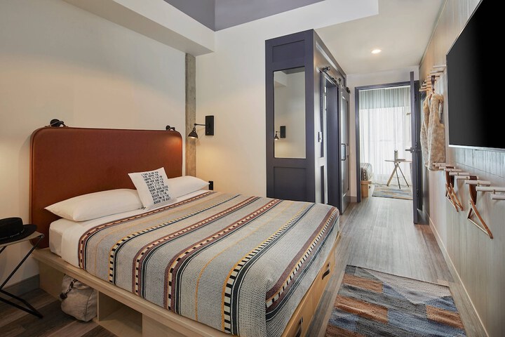 Room 14 of 50