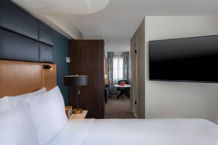 Room 34 of 86