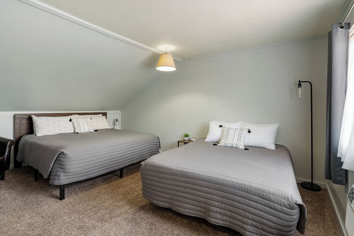 Room 103 of 154