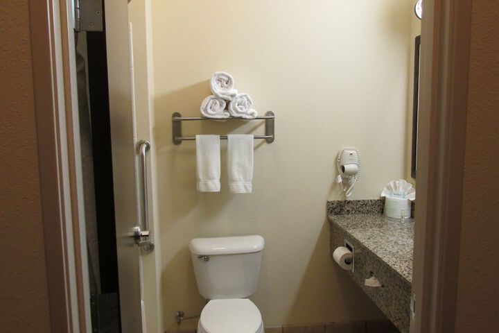 Holiday Inn Express & Suites Wheeling by IHG