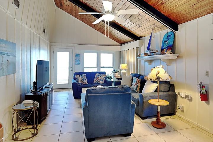 Cozy Cottage by Distinctive Beach Rentals