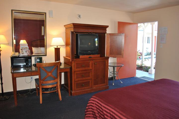 Room 28 of 35