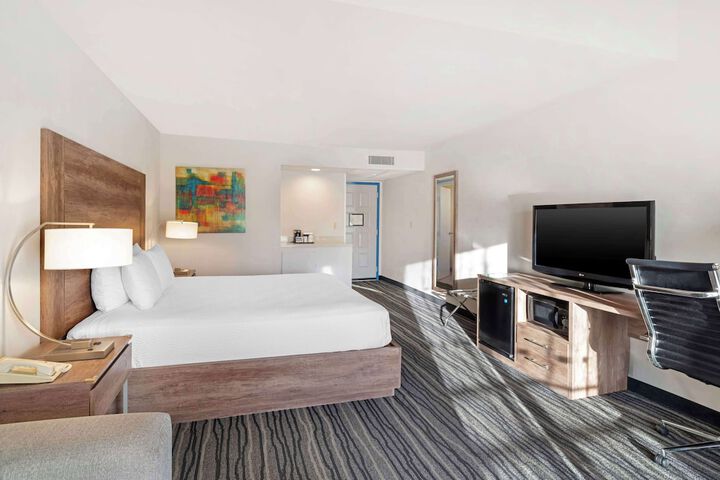 Room 17 of 38