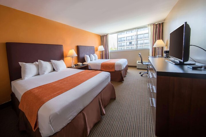 Room 8 of 16