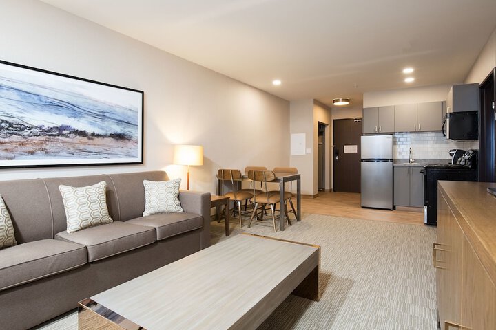 Pomeroy Inn & Suites Prince George