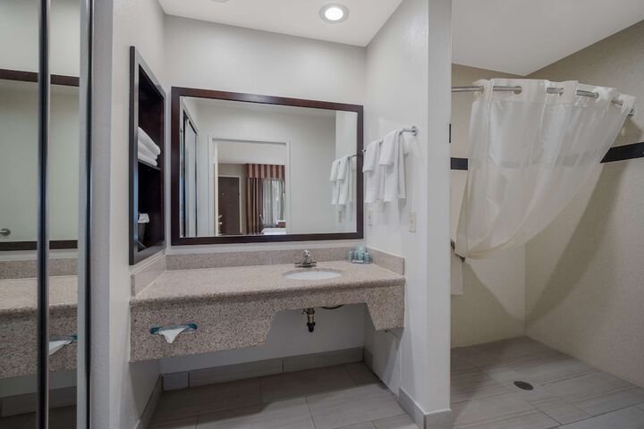 Room 15 of 37
