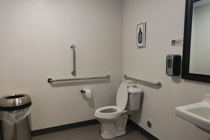 The Grove Inn & Suites