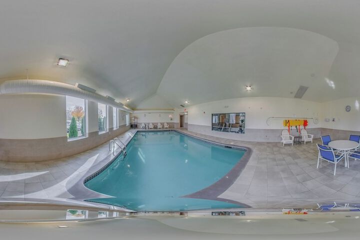 Comfort Inn & Suites Taylor - Detroit