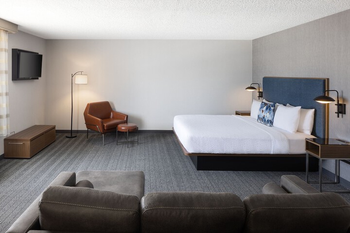 Room 30 of 65