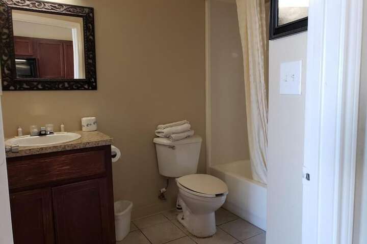 Crossroads Inn & Suites