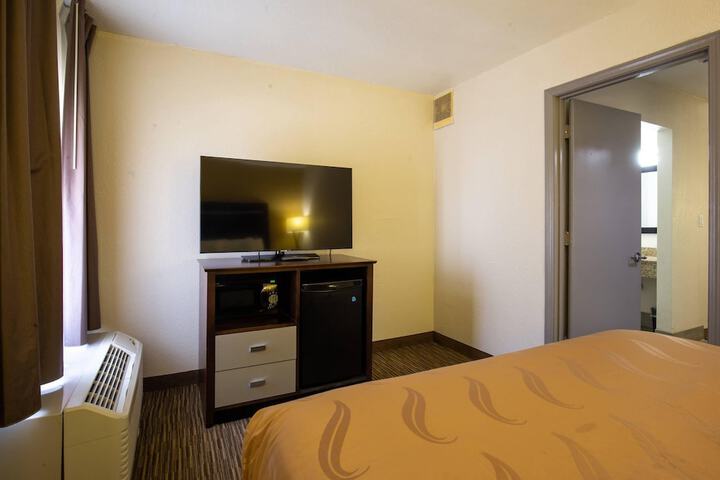 Quality Inn & Suites Portage Central