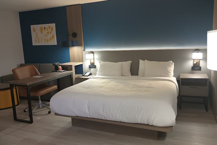 Room 8 of 25