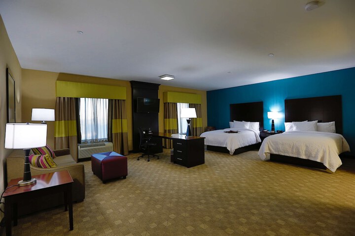 Room 33 of 48