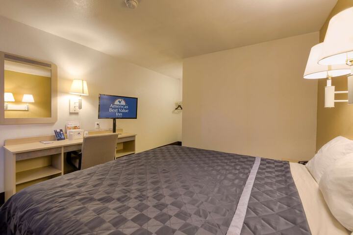 Room 18 of 33