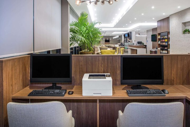 Business Center 62 of 64