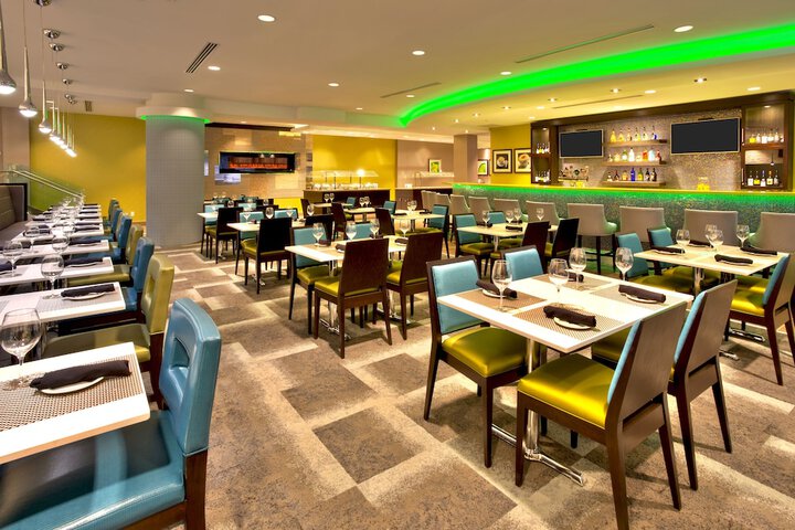 Lounge 72 of 82