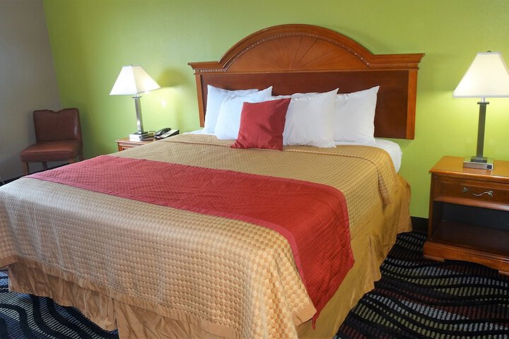 Room 10 of 37