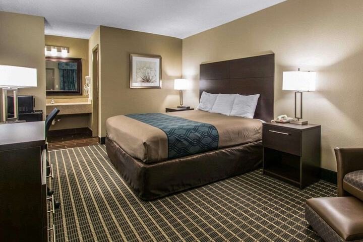 Room 11 of 28