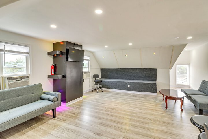 Walkable Abode in Stroudsburgs Business District!