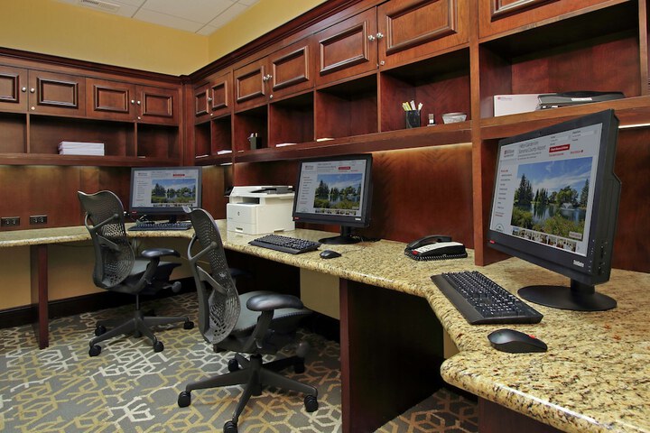 Business Center 41 of 44