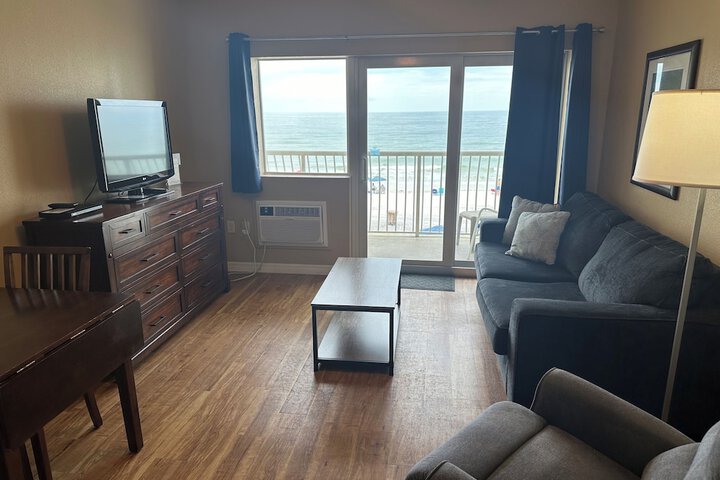 Shoreline Island Resort - Exclusively Adult