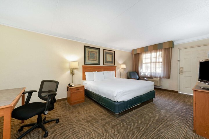 Room 14 of 30