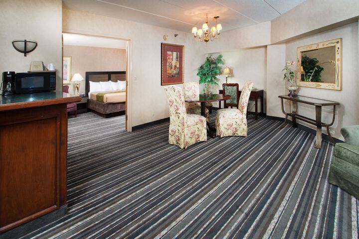 Room 10 of 37