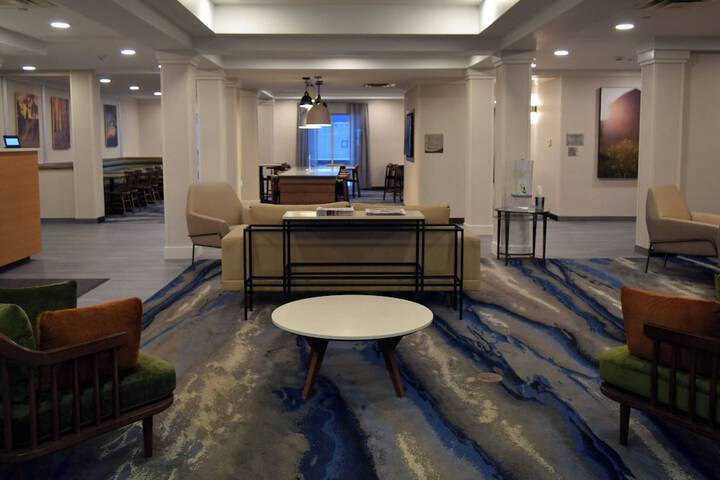 Fairfield Inn and Suites by Marriott Youngstown Austintown