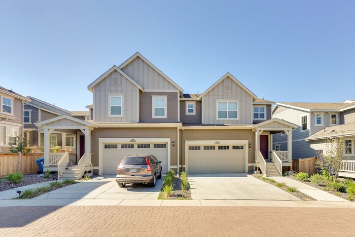 9 Mi to Airport: Commerce City Townhome w / Deck
