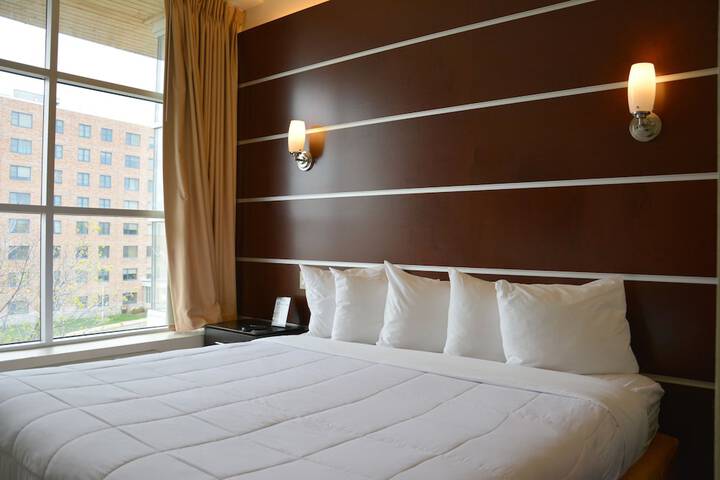 Days Inn & Suites by Wyndham Milwaukee