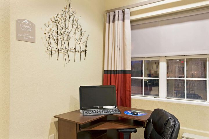 Business Center 15 of 17