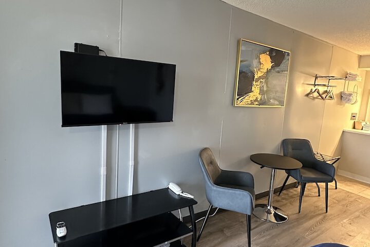 Room 10 of 26