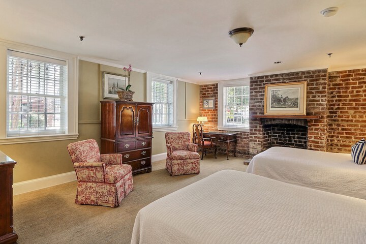 Room 45 of 170