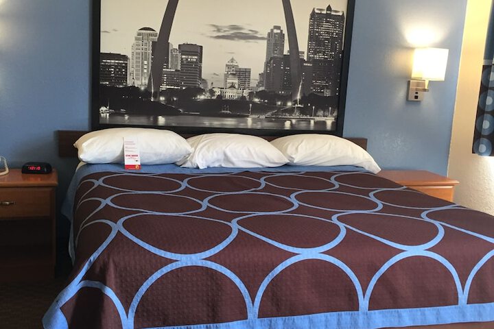 Room 27 of 34