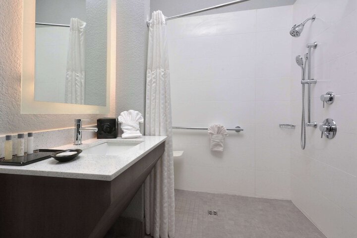 Room 50 of 118