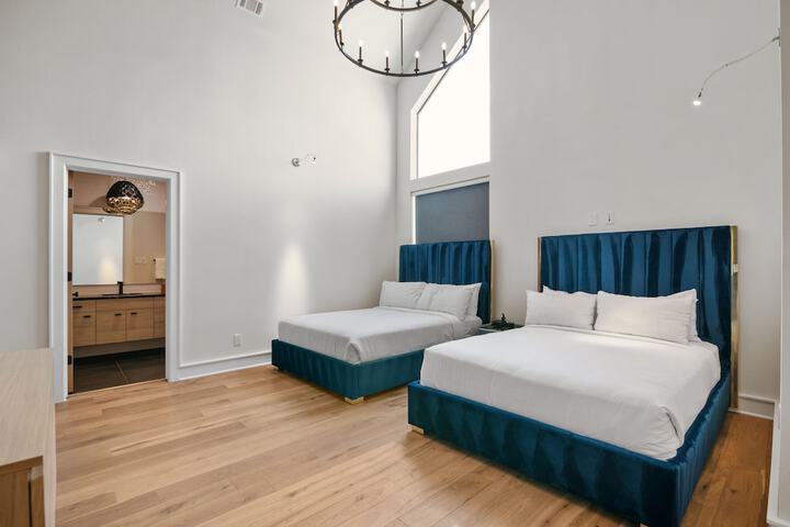 Room 118 of 250