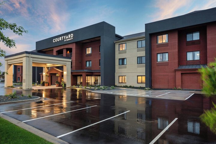 Courtyard Minneapolis St. Paul / Roseville by Marriott