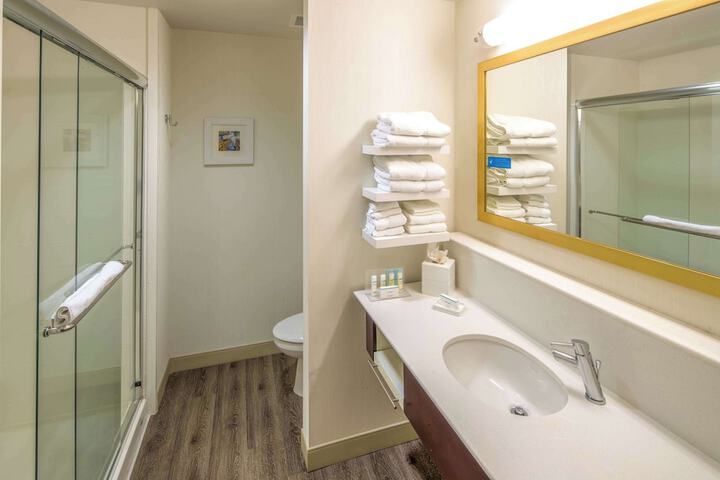 Room 14 of 33